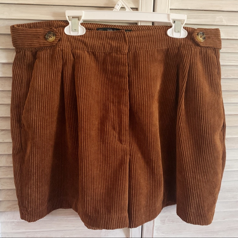 Zara Basic’s corduroy shorts